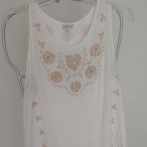 Lucky Brand sleevless embroidered top size Medium